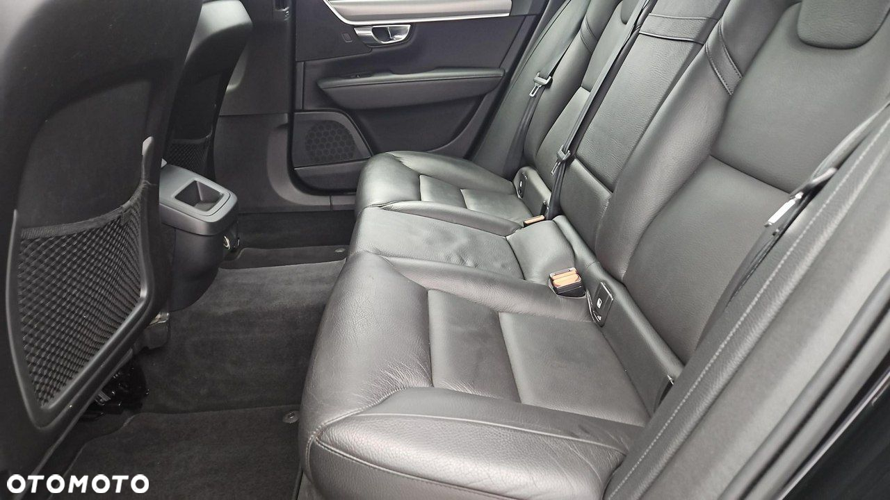Volvo V90 D4 SCR Momentum Pro - 23