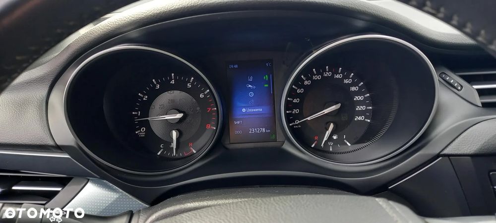 Toyota Avensis 1.8 Executive - 12