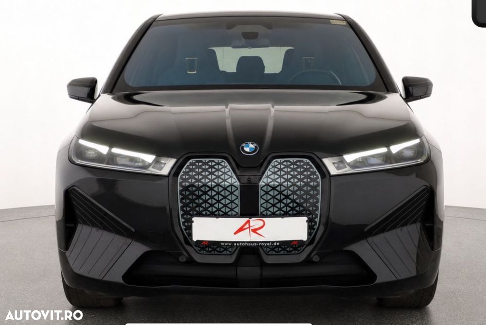 BMW iX - 8