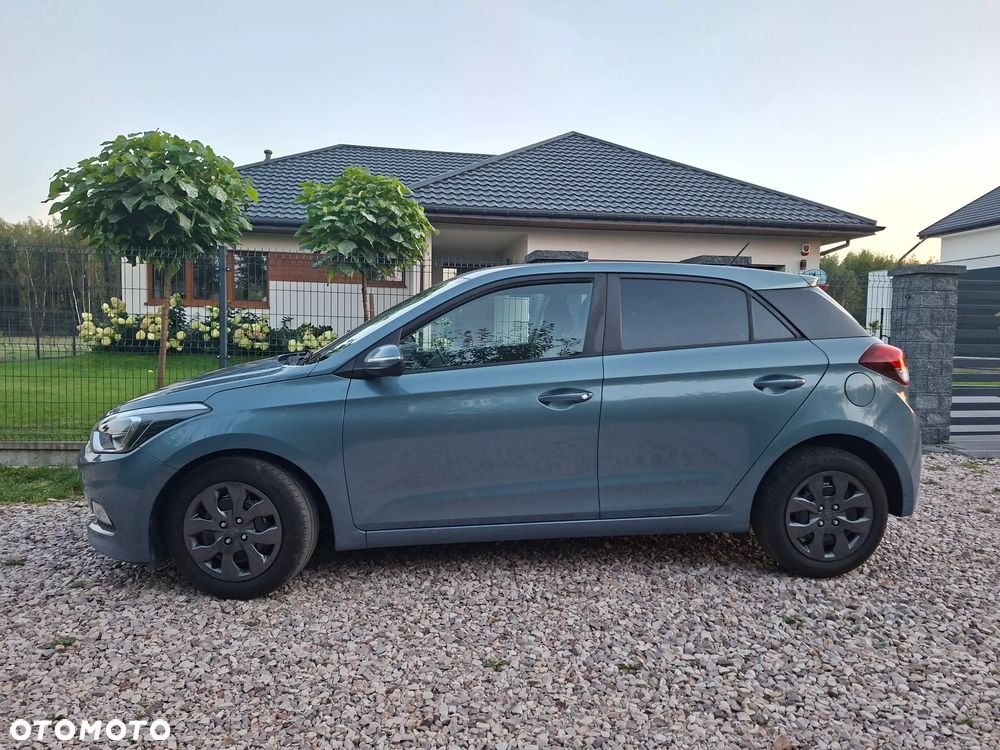 Hyundai i20 blue 1.2 Trend - 13