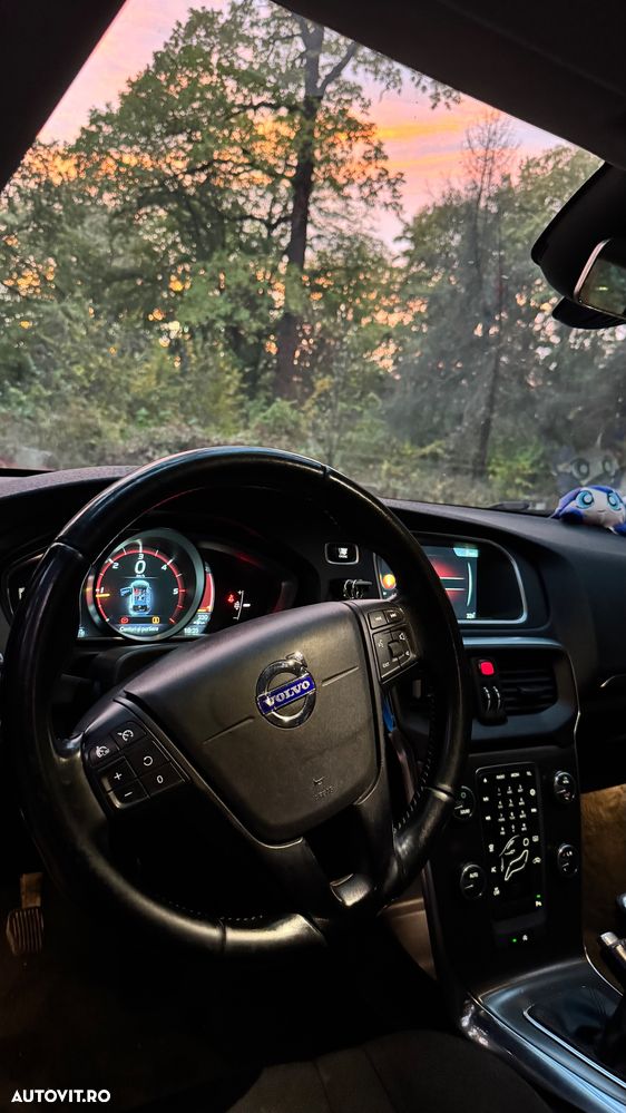 Volvo V40 D4 Kinetic - 9
