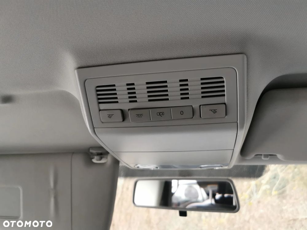 Volkswagen Multivan - 12