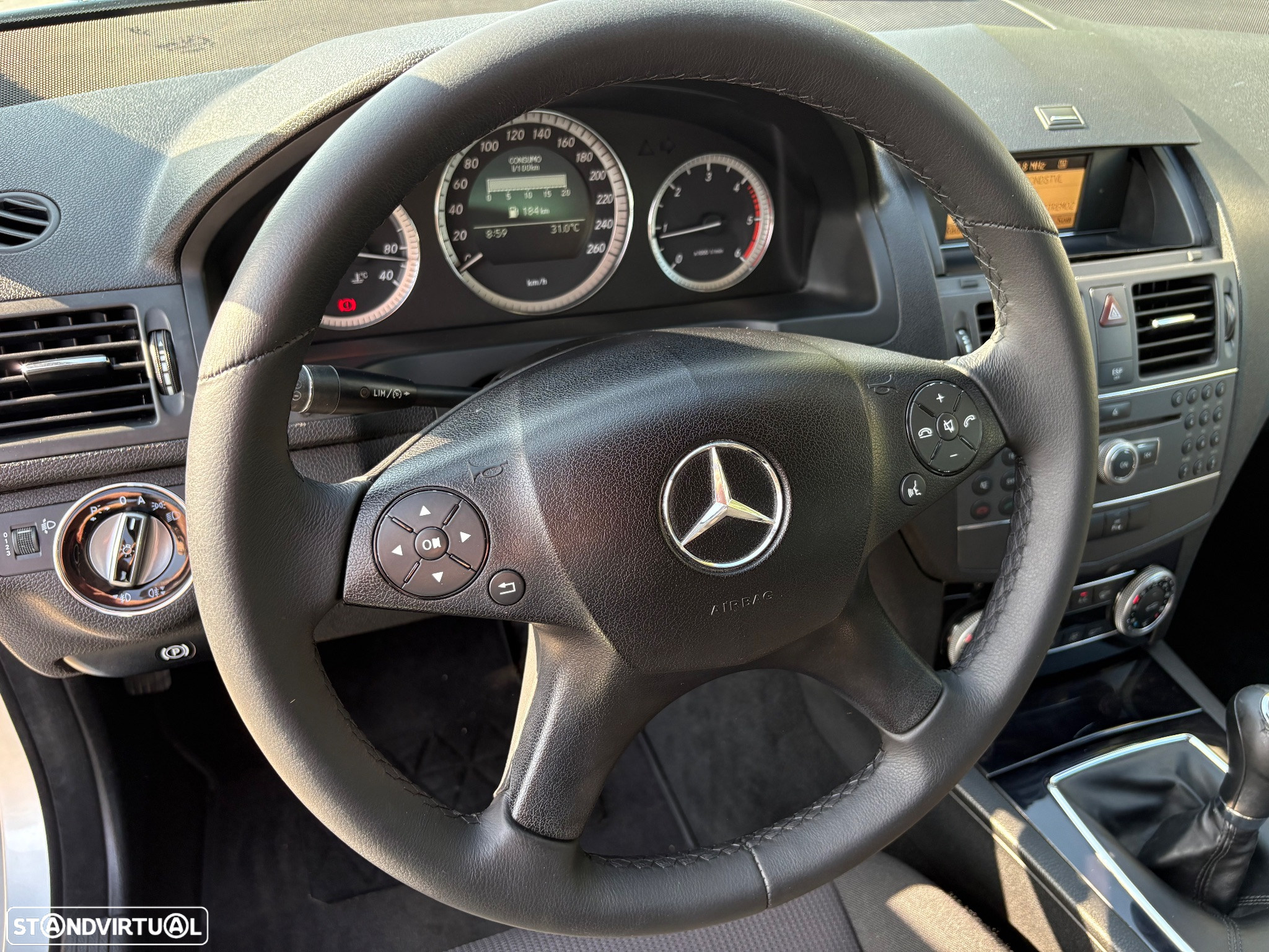 Mercedes-Benz 220 - 31