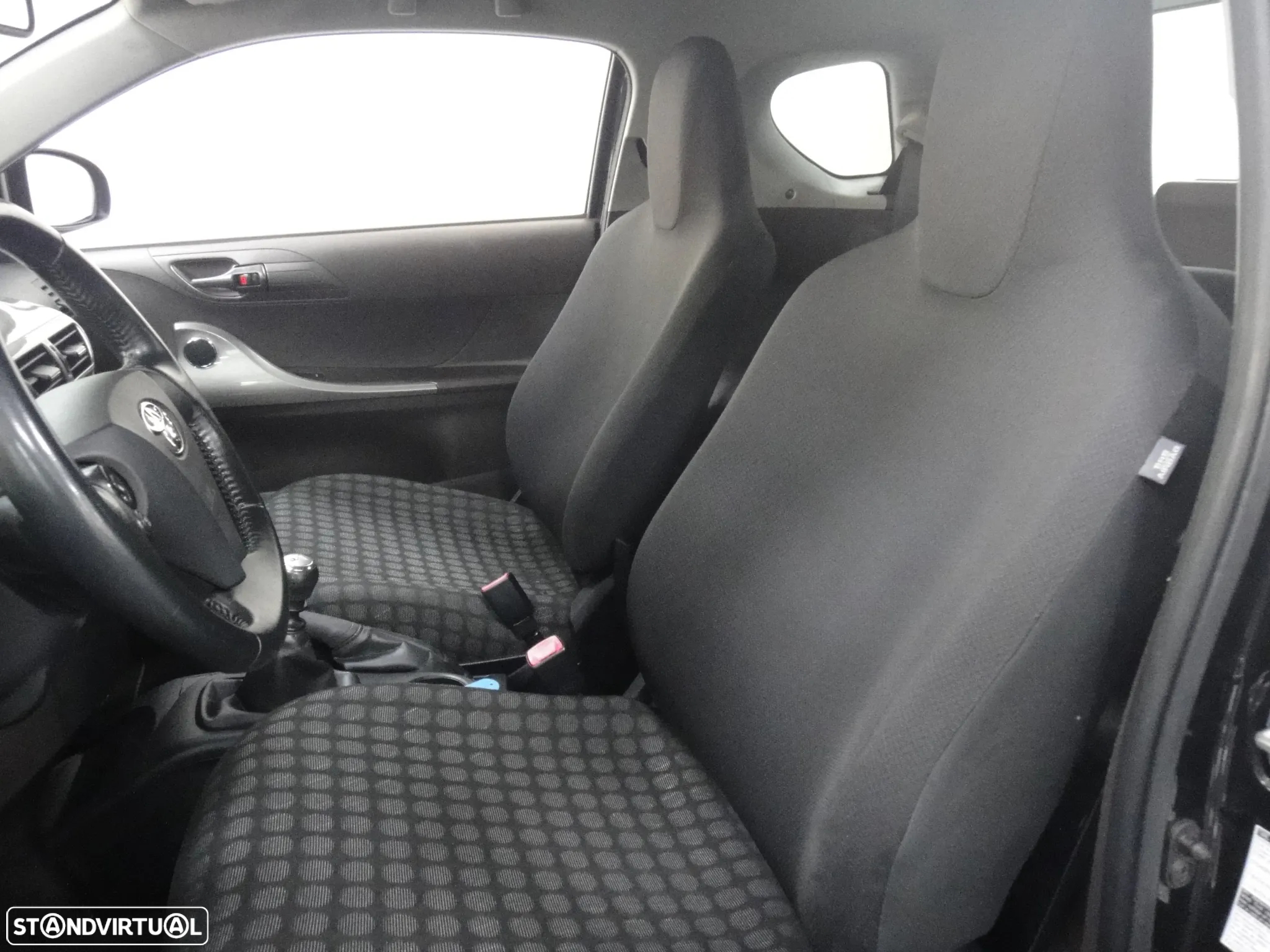 Toyota iQ 1.4 D-4D + - 9