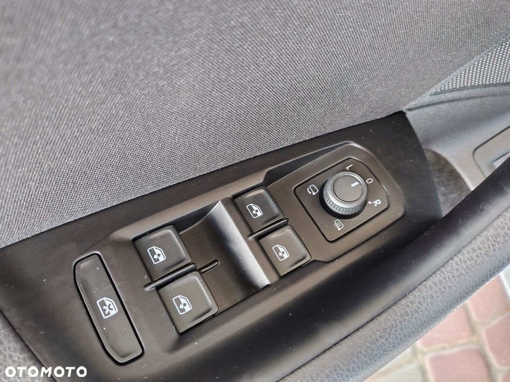 Volkswagen Passat - 36