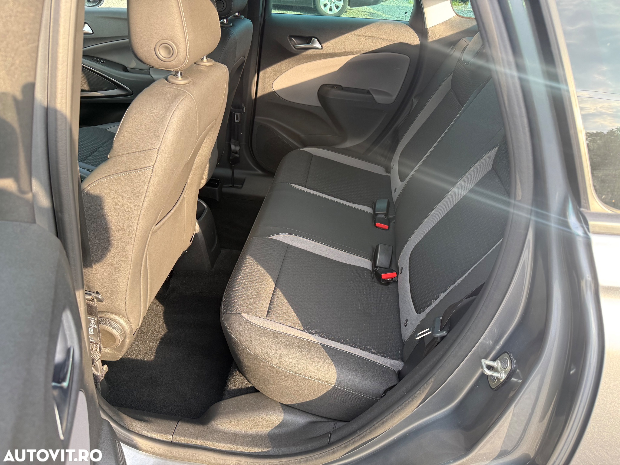Opel Crossland 1.2 Business Elegance - 19