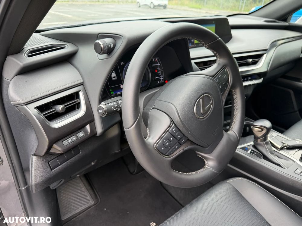 Lexus UX - 13