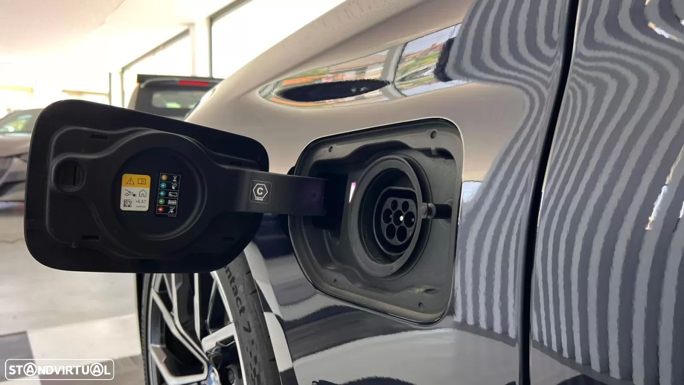 BMW 530 e Pack Desportivo M - 8