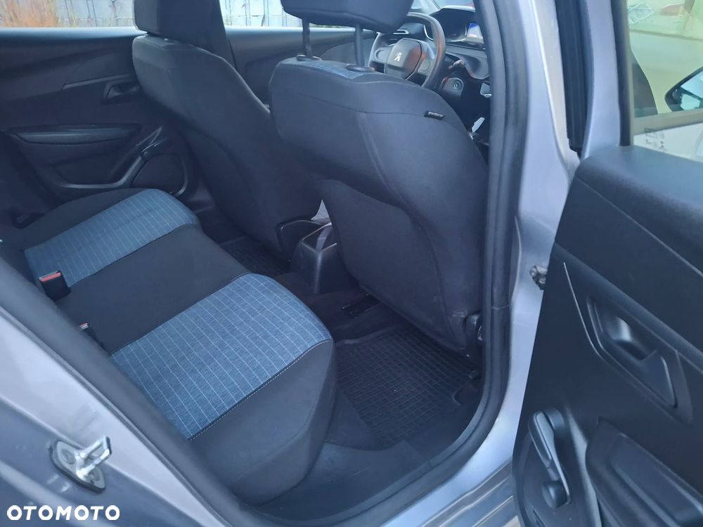 Peugeot 208 - 10