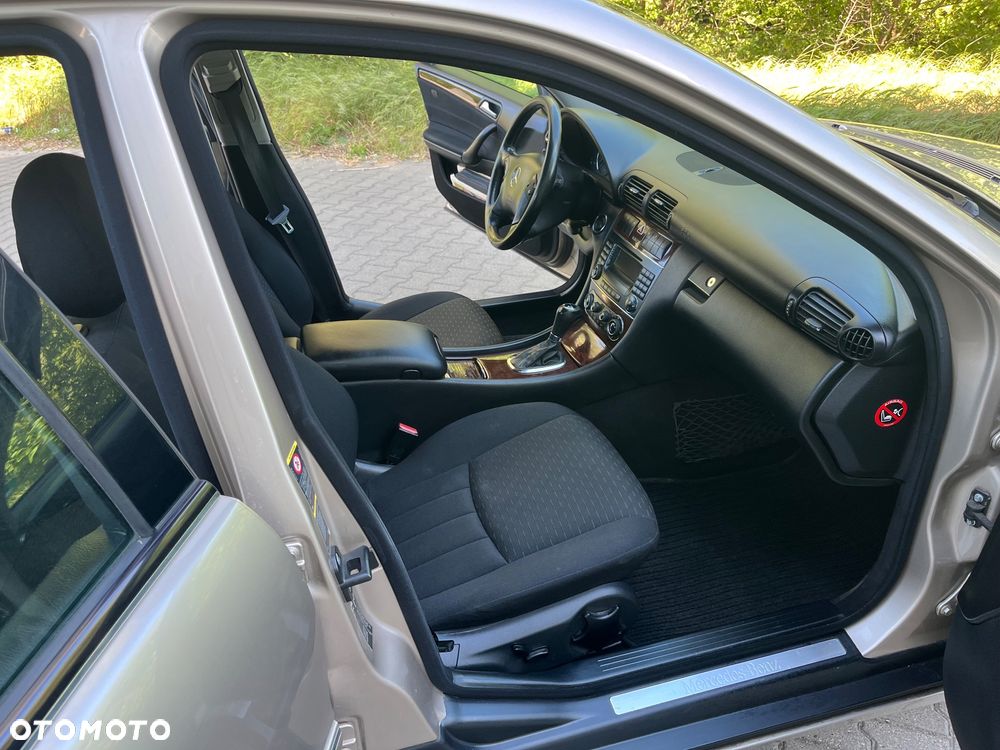 Mercedes-Benz Klasa C 240 4Matic Elegance - 14