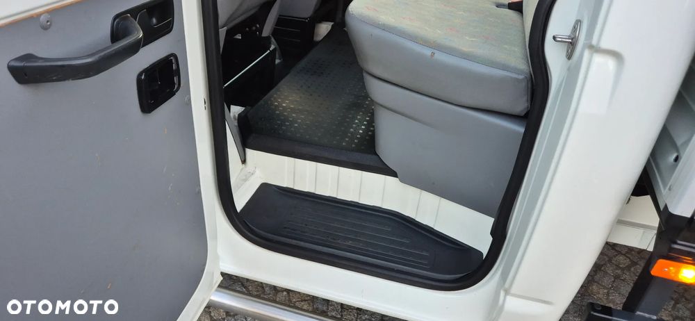 Volkswagen T5 - 24
