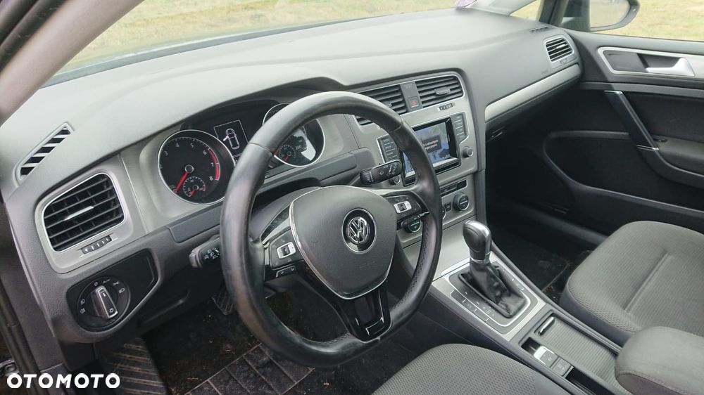 Volkswagen Golf - 6