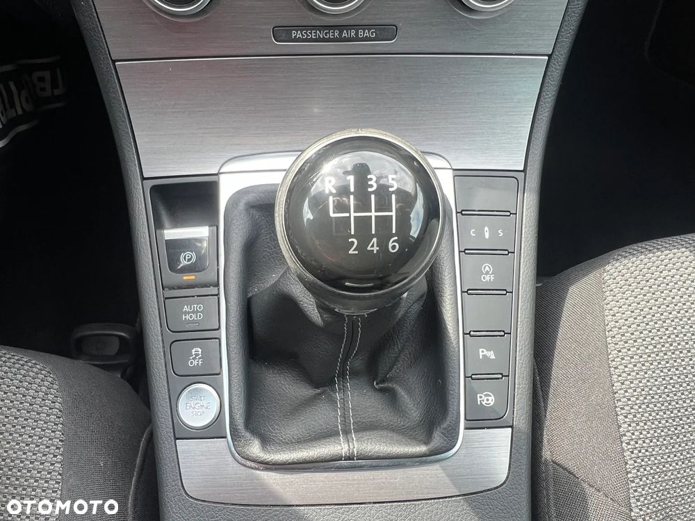 Volkswagen Passat 2.0 TDI BlueMotion Technology Exclusive - 16