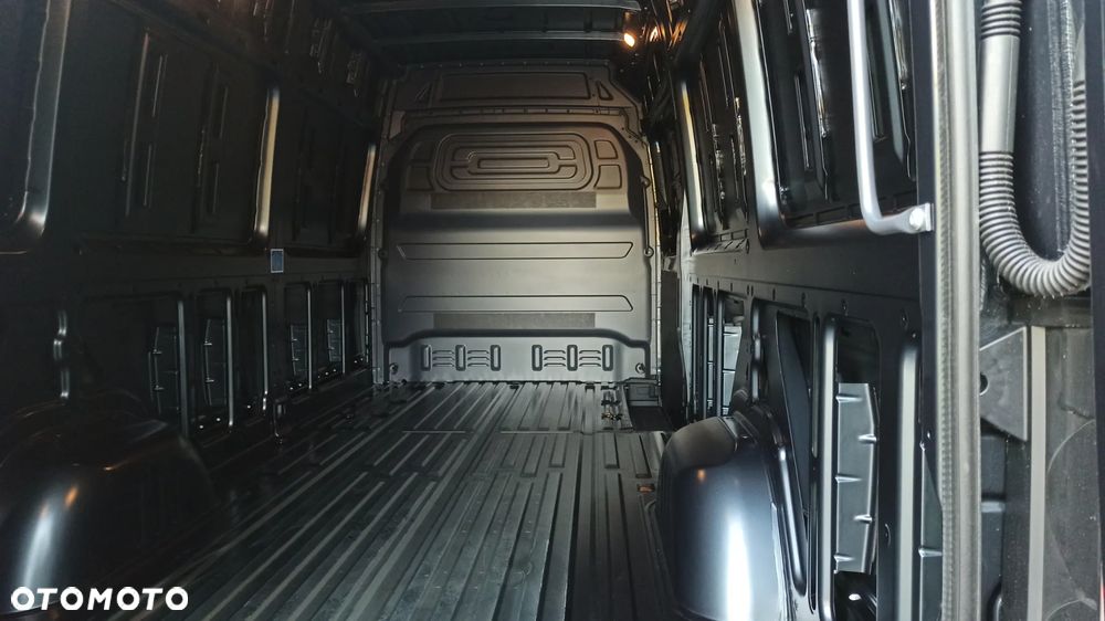 Mercedes-Benz Sprinter - 8