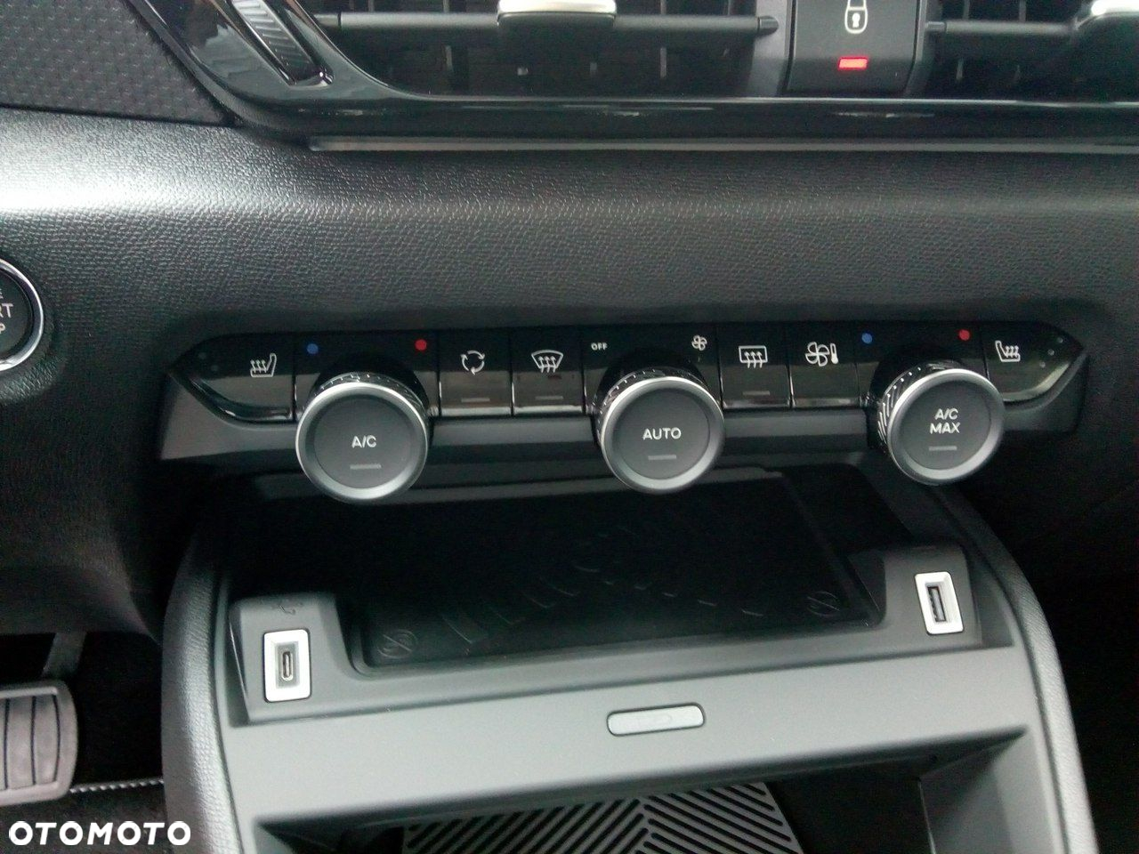 Citroën C4 1.2 PureTech Max S&S EAT8 - 19