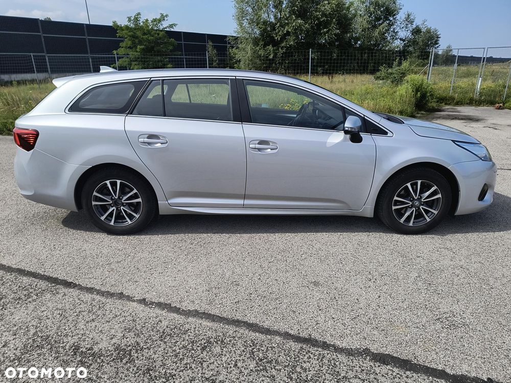 Toyota Avensis 1.8 Premium - 2