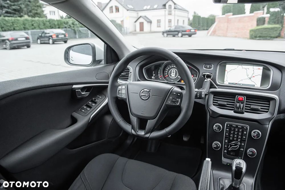 Volvo V40 - 25