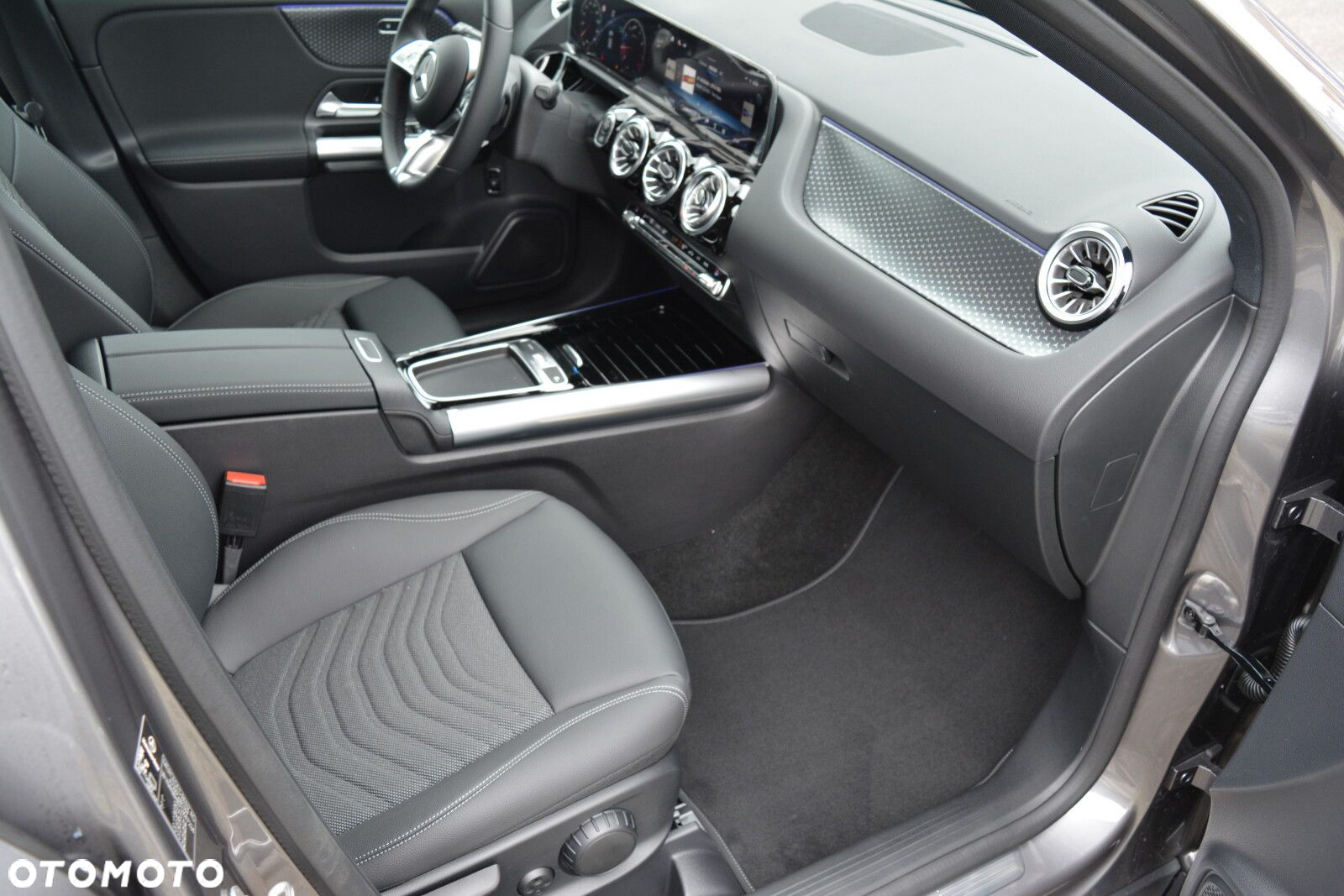 Mercedes-Benz GLA - 13