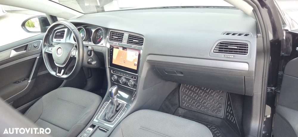 Volkswagen e-Golf - 21