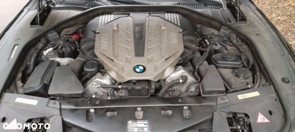 BMW Seria 7 750i - 6