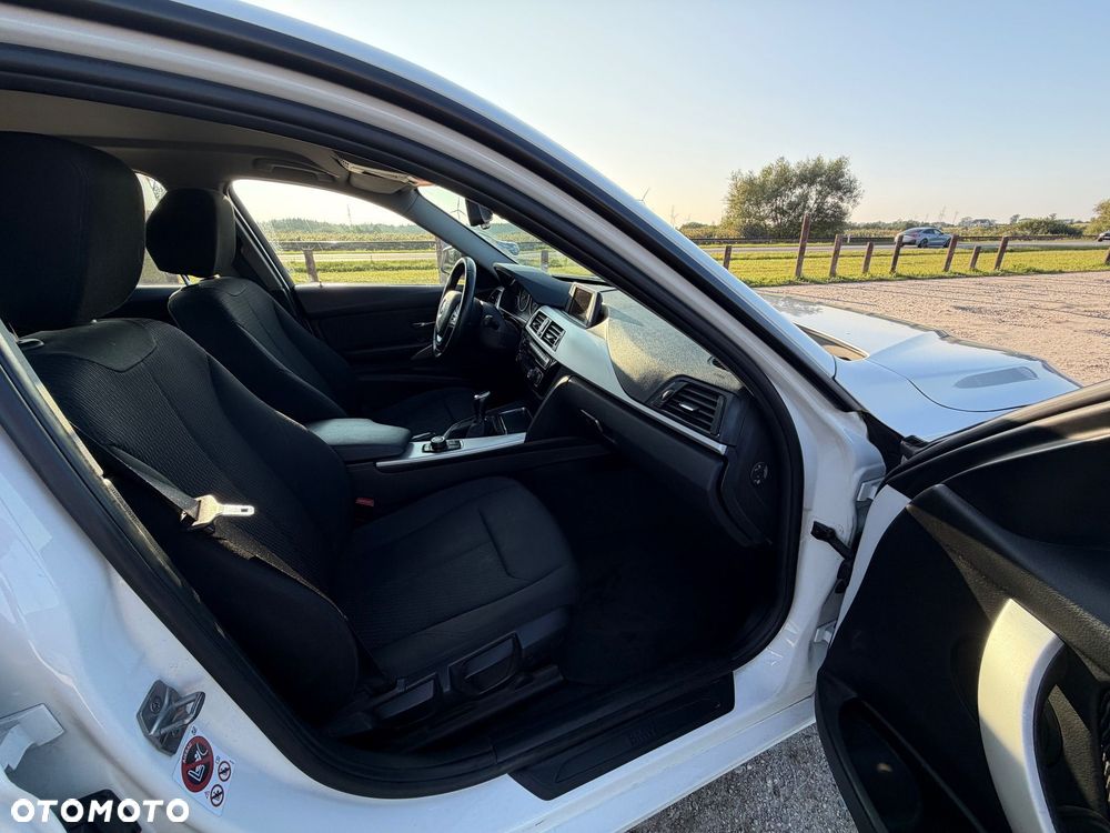 BMW Seria 3 318d - 16