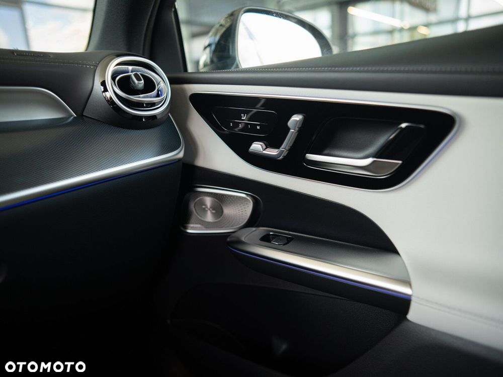 Mercedes-Benz GLC - 30