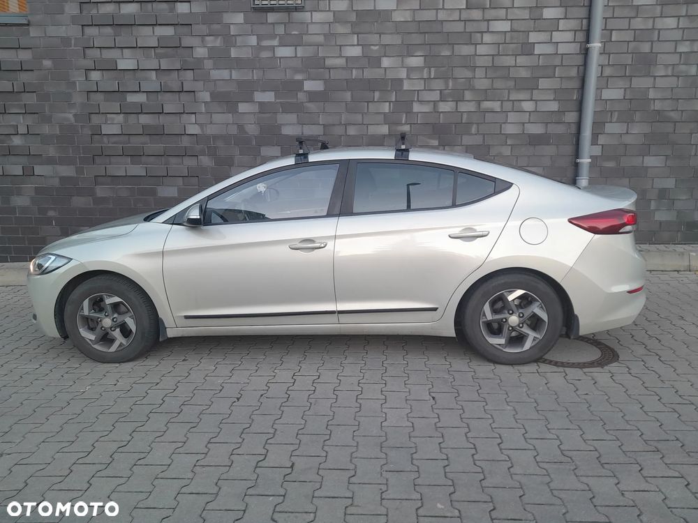Hyundai Elantra 1.6 Classic + - 12