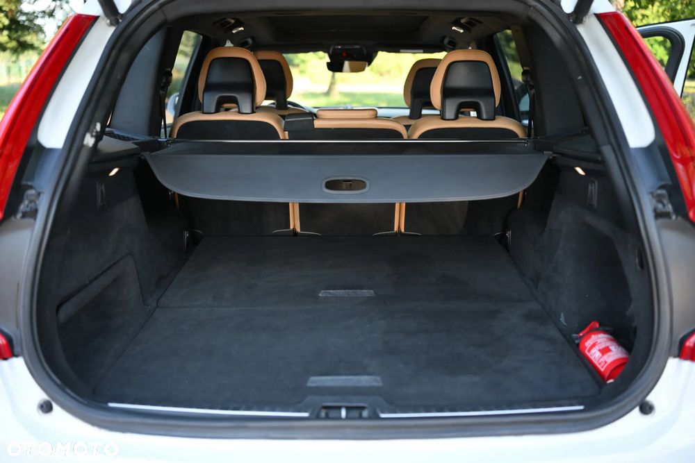 Volvo XC 90 D5 AWD Momentum - 28