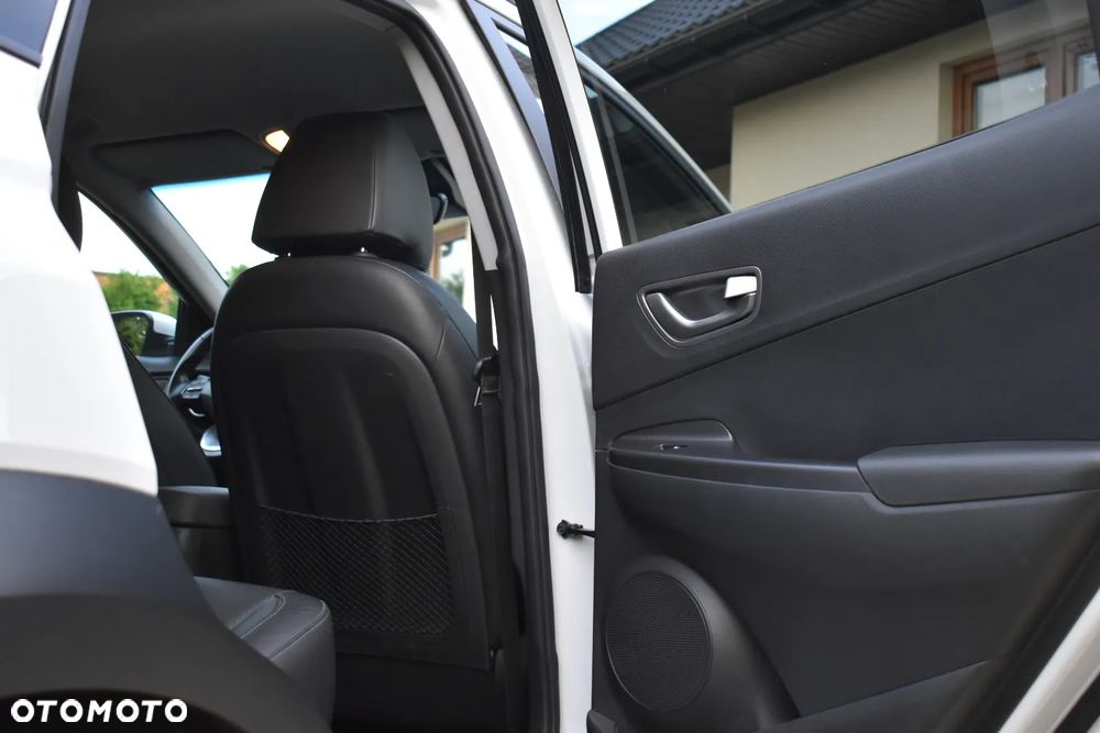 Hyundai Kona 64kWh Premium - 24