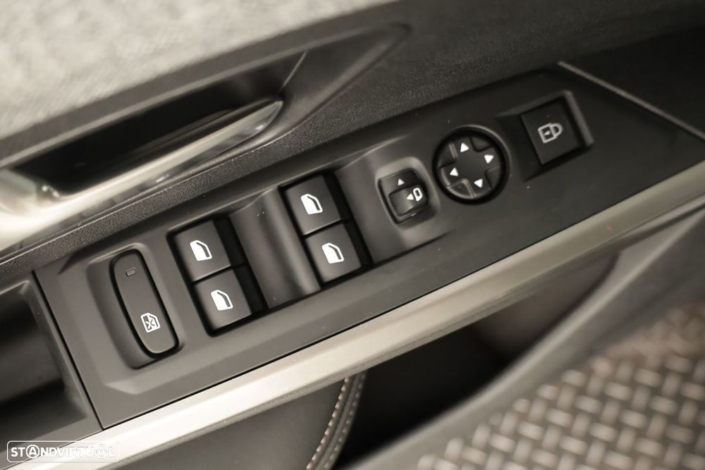 Peugeot 3008 1.2 Hybrid Allure e-DCS6 - 17