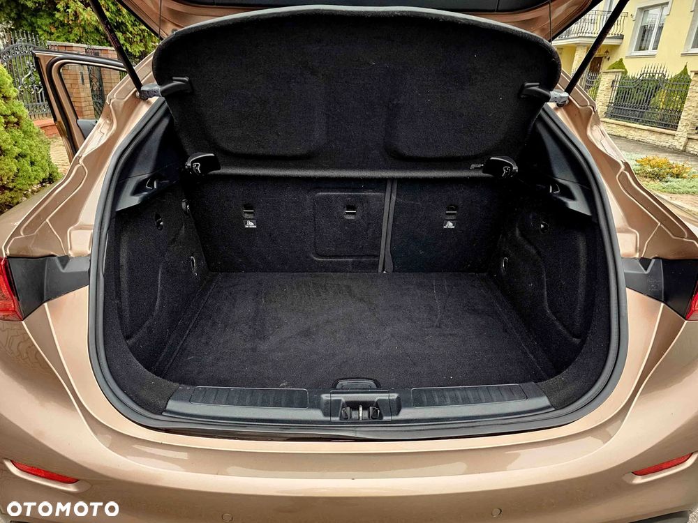 Infiniti Q30 1.6t Premium - 18