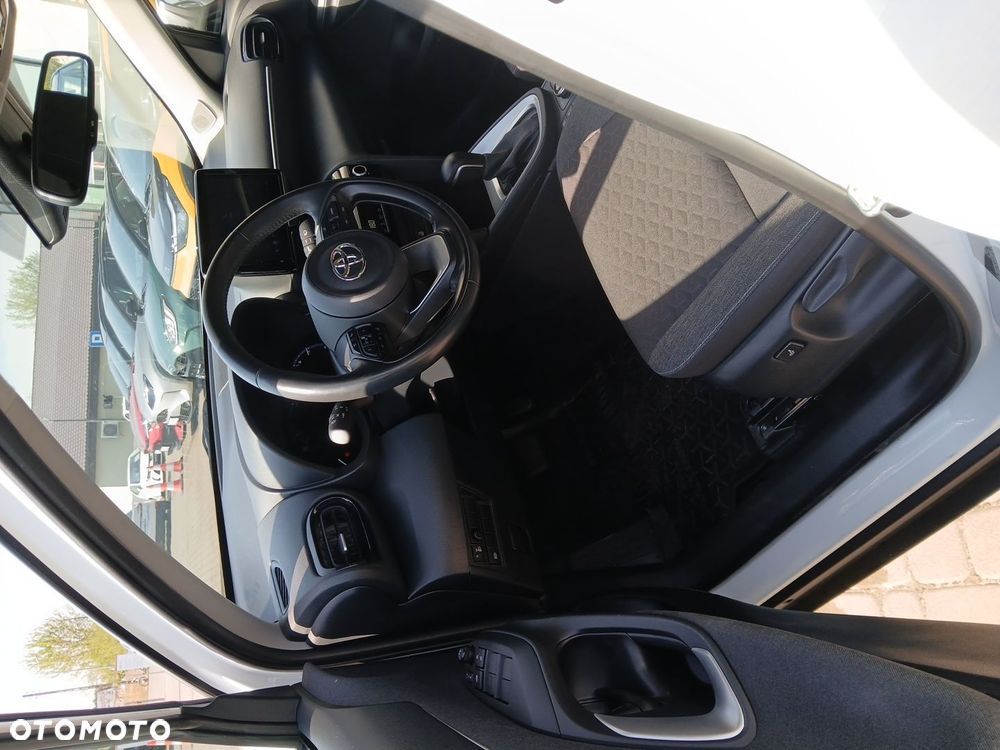 Toyota Yaris Cross Hybrid 1.5 Comfort 4x4 - 19