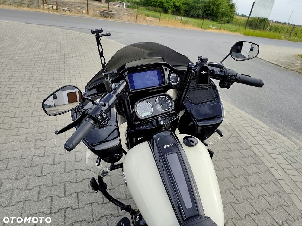 Harley-Davidson Touring Road Glide - 14