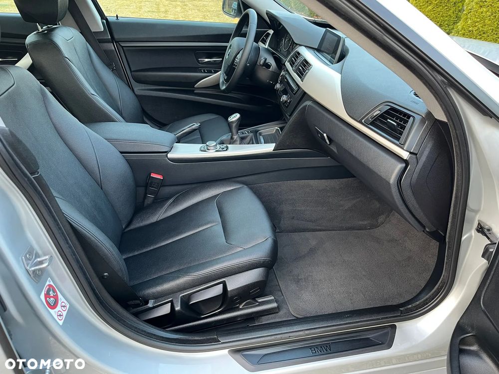 BMW 3GT 318d Modern Line - 32