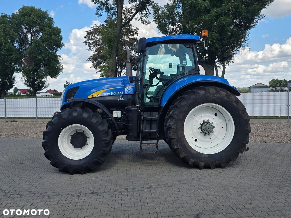 New Holland T7030 PC 2011R - 28
