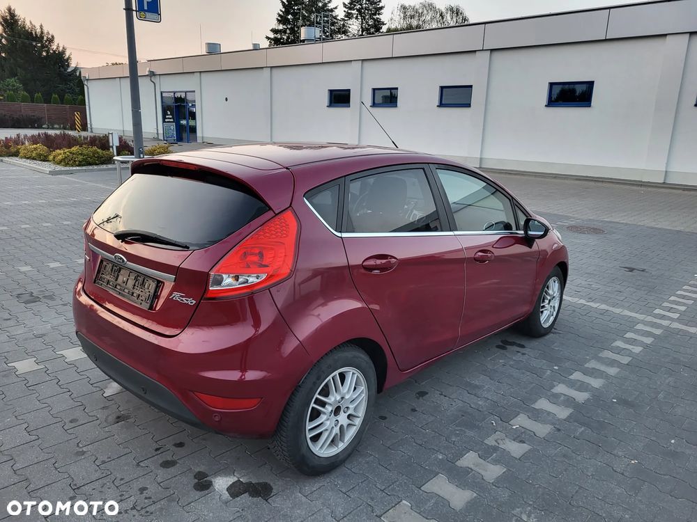 Ford Fiesta 1.6 TDCi DPF Ghia - 5