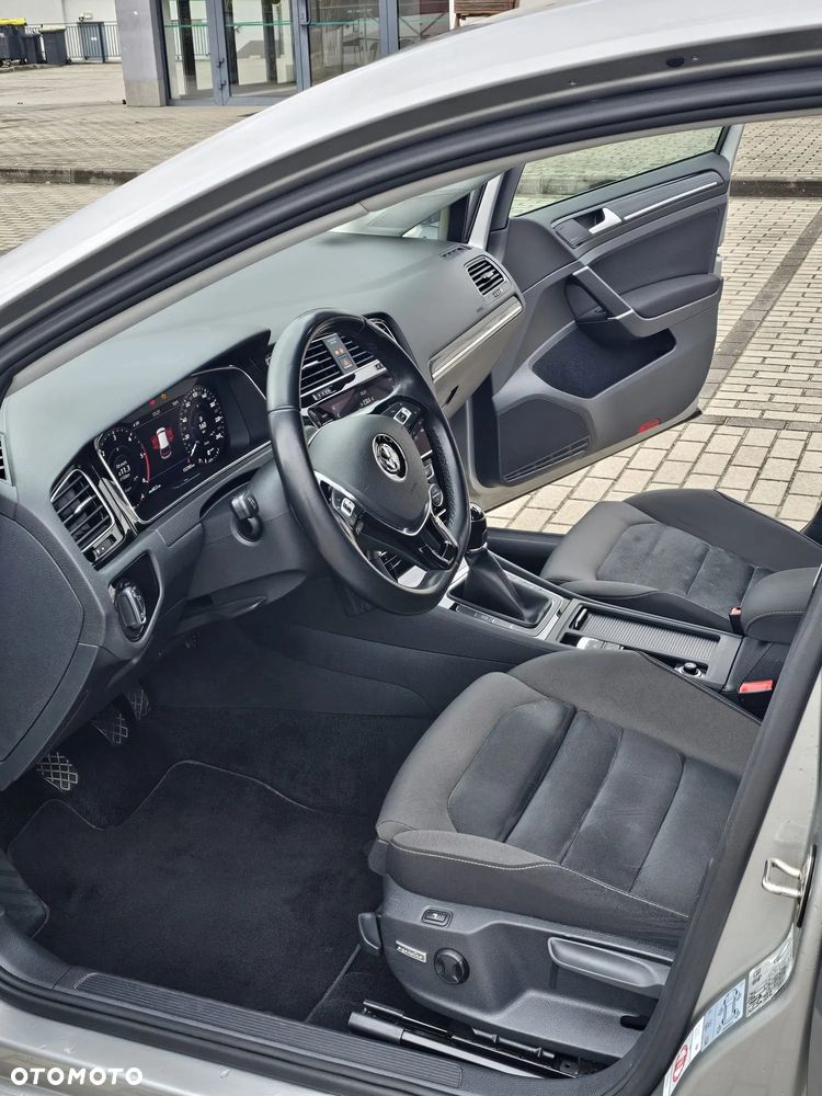 Volkswagen Golf - 27