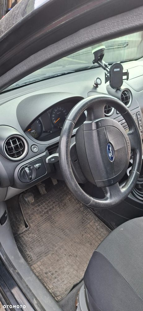 Ford Fiesta 1.4 Ghia - 10