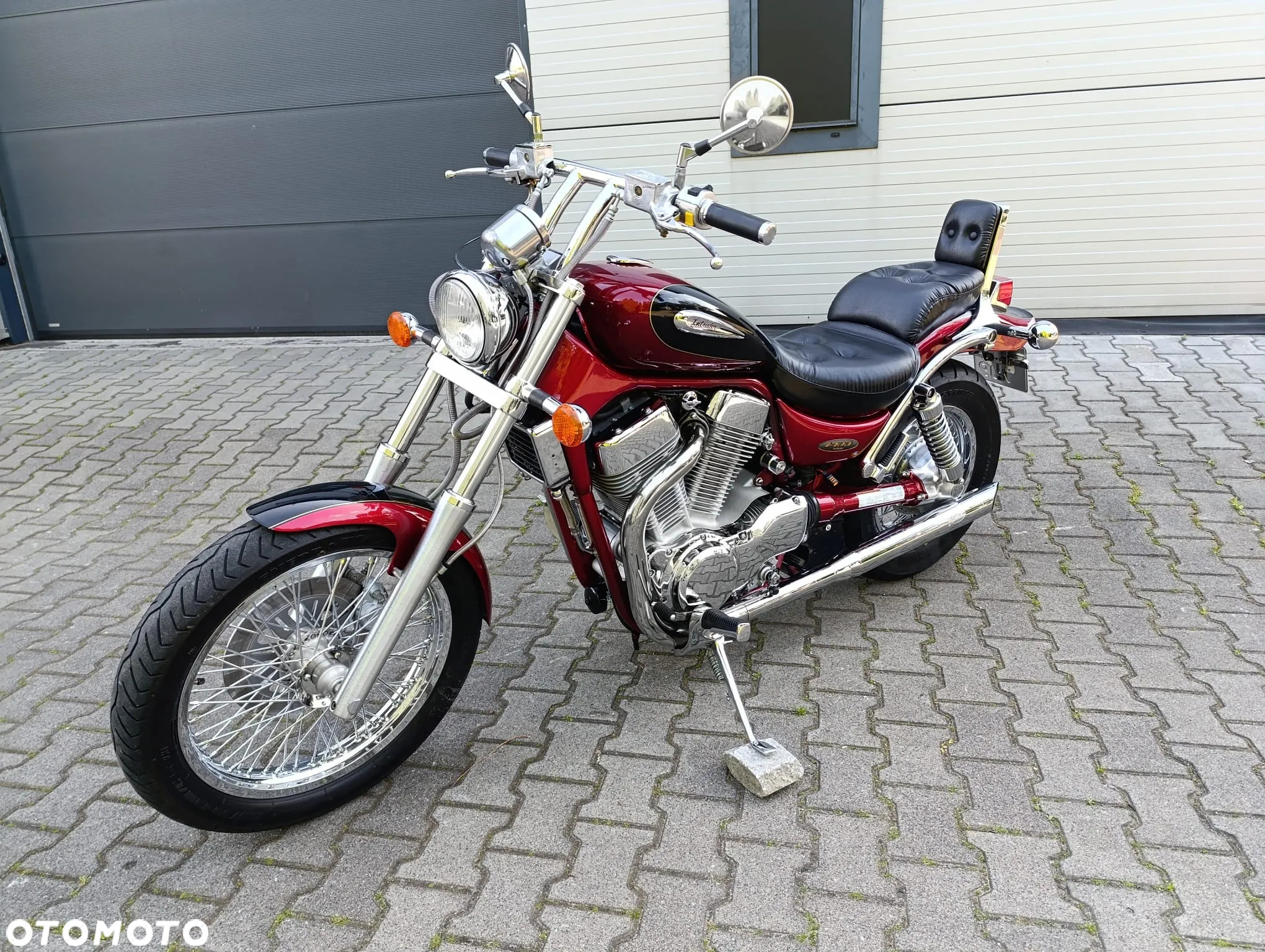 Suzuki Intruder - 6