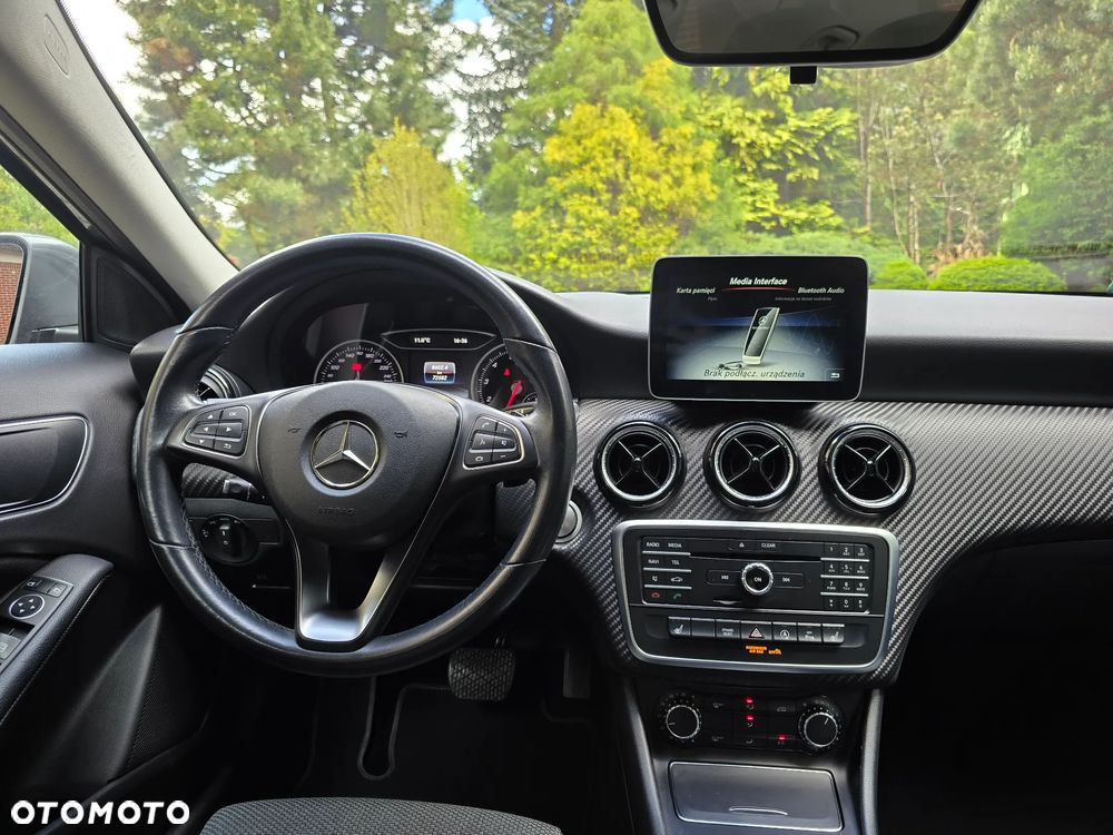 Mercedes-Benz GLA 200 7G-DCT Style - 19