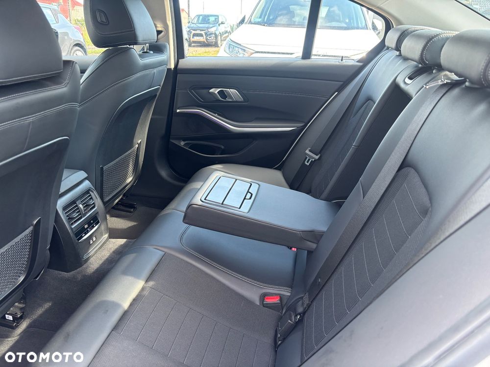 BMW Seria 3 318i Sport Line - 21