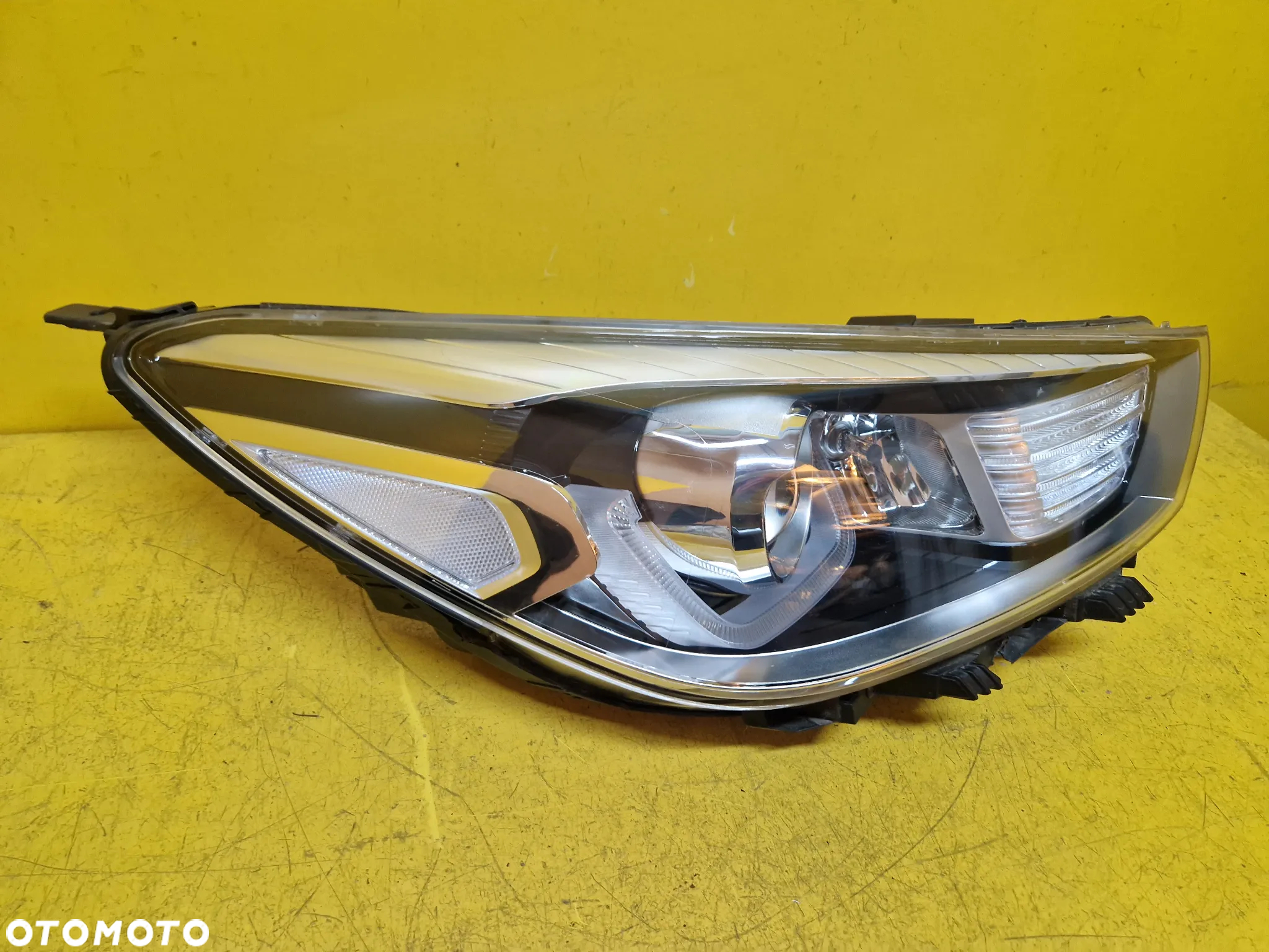 KIA STONIC LAMPA PRAWA PRZOD SOCZEWKA 92102-H8 - 3