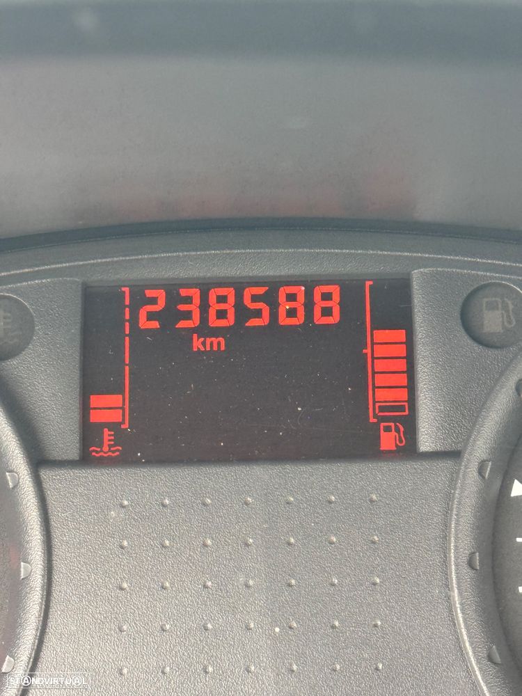 Renault Clio 1.5 dCi Dynamique - 8