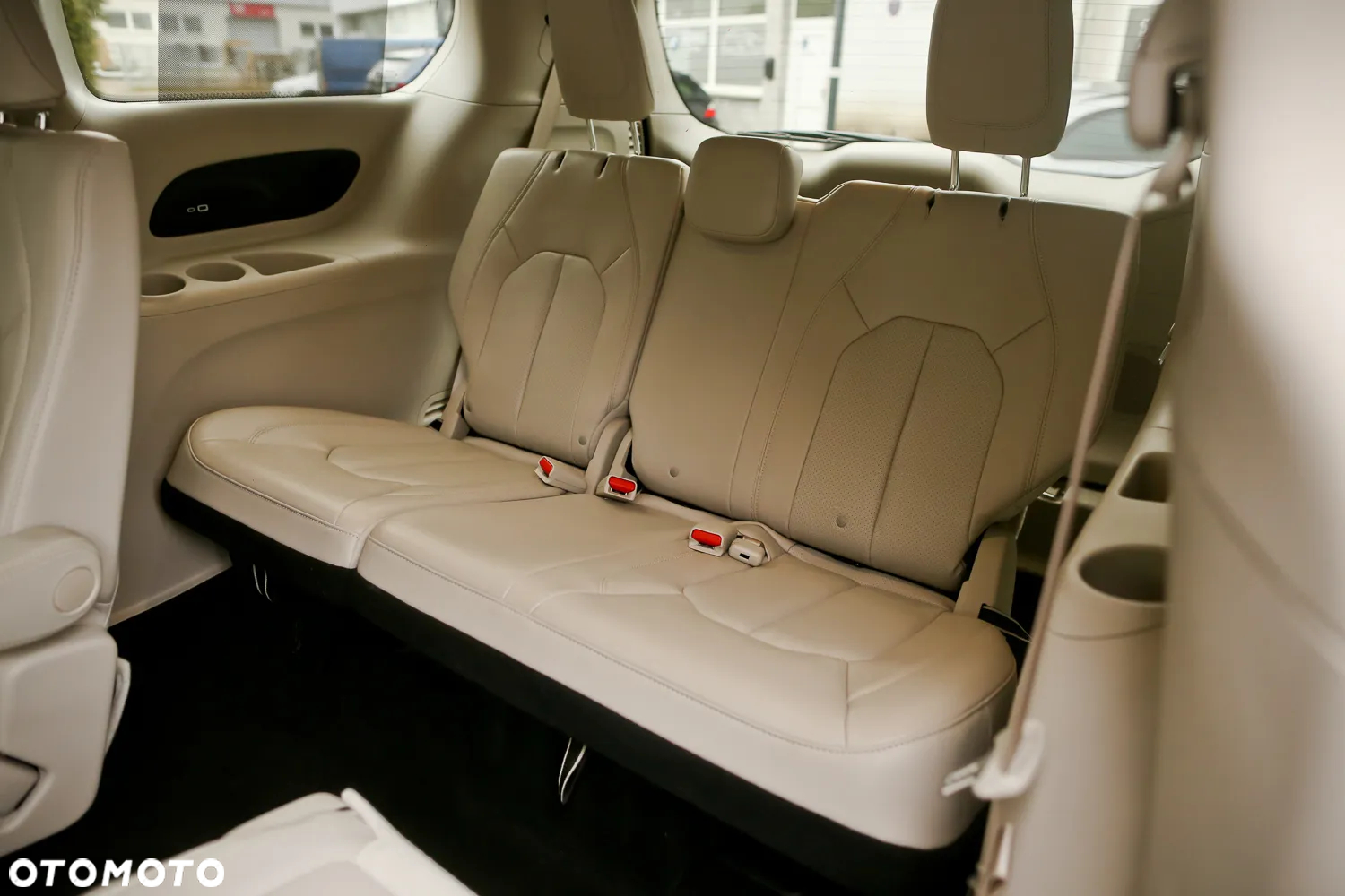 Chrysler Pacifica - 14