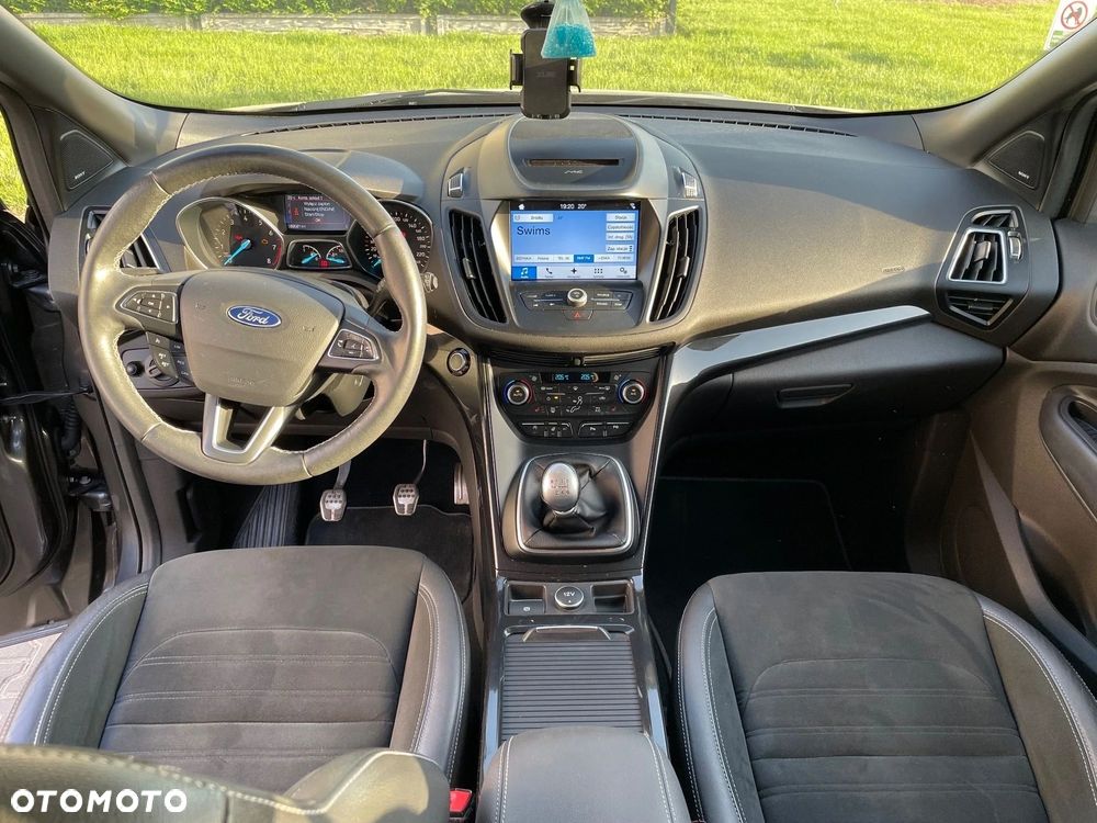 Ford Kuga 1.5 EcoBoost 2x4 ST-Line - 19