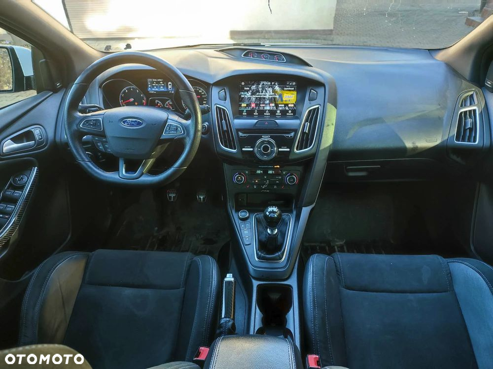 Ford Focus 2.3 EcoBoost RS - 11