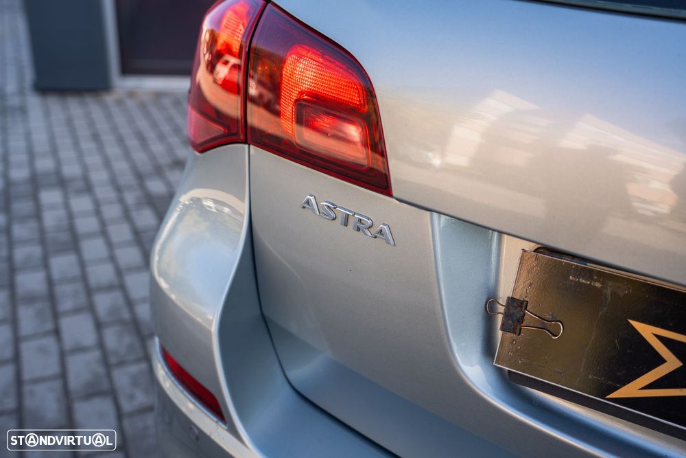 Opel Astra Sports Tourer - 20