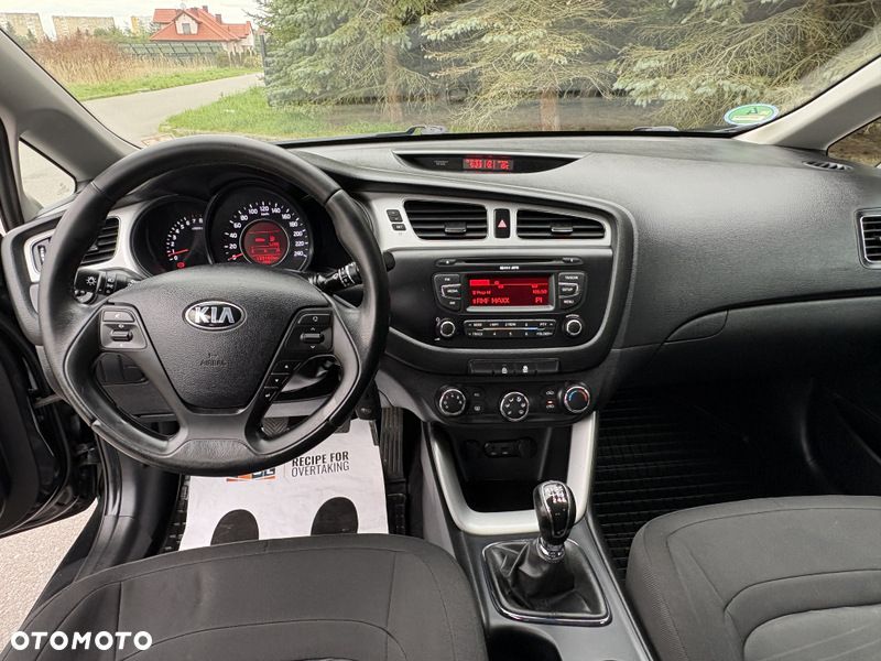 Kia Ceed 1.6 GDI Dream Team Edition - 10