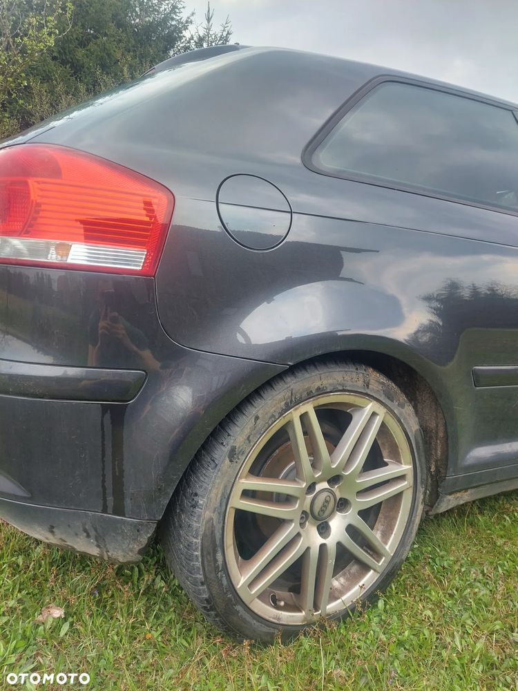 Audi A3 3-drzwiowe 2.0 FSI Ambition - 17