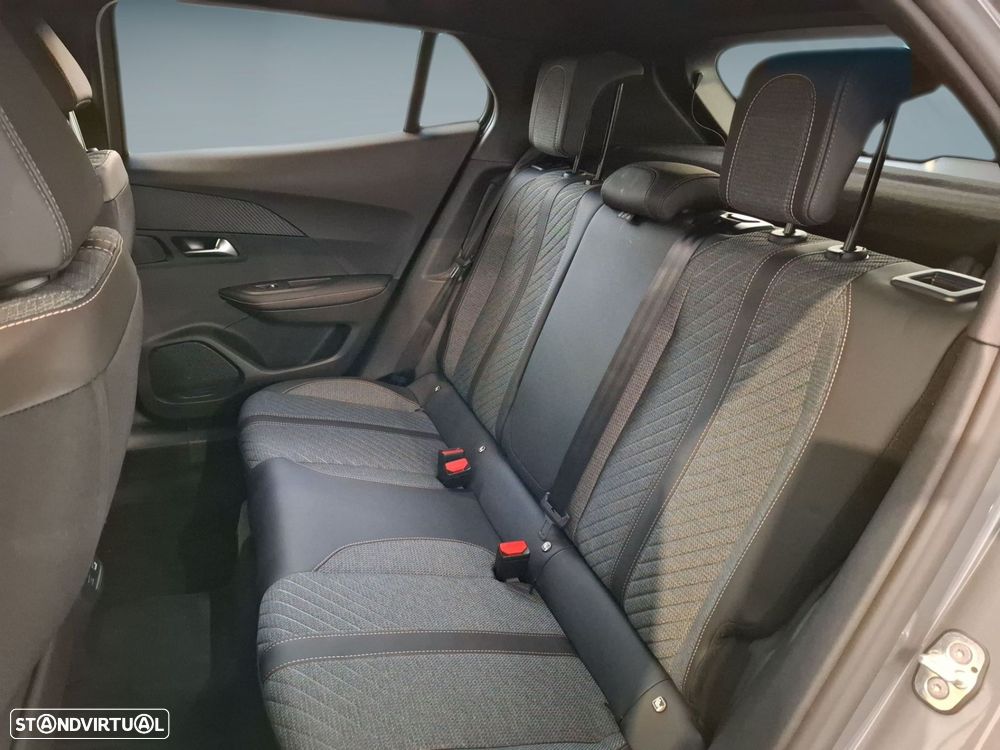 Peugeot e-2008 54 kWh Allure — fotografia 12